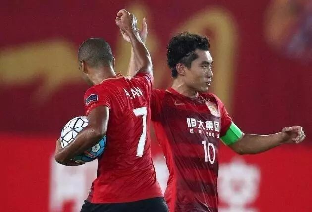 恒大足球亚冠新闻,这该死的足球原版视频