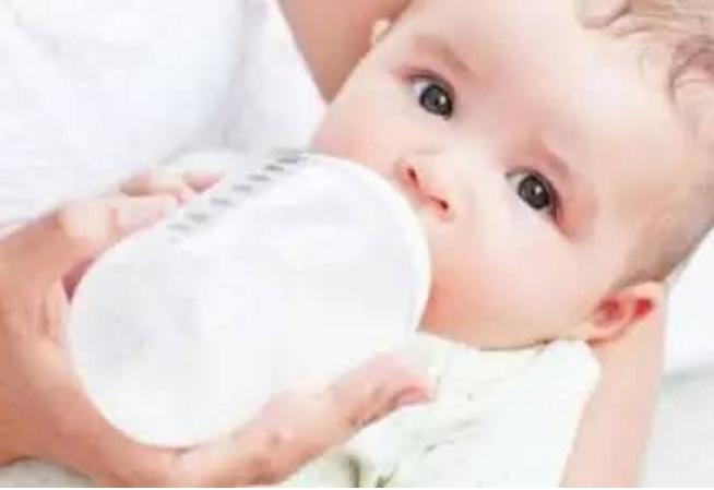 喝奶粉的宝宝不爱喝水怎么办,7个月宝宝吃奶粉不爱喝水怎么办