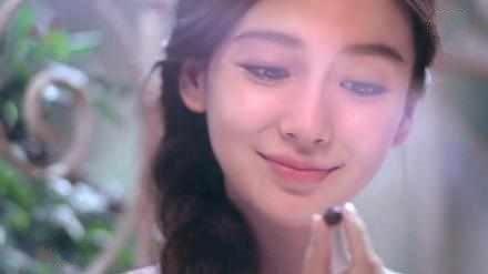 赵丽颖代言德芙巧克力广告视频,赵丽颖代言德芙巧克力的礼服