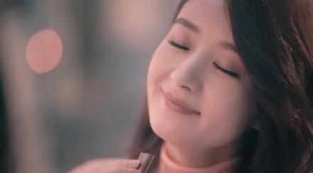 赵丽颖代言德芙巧克力广告视频,赵丽颖代言德芙巧克力的礼服