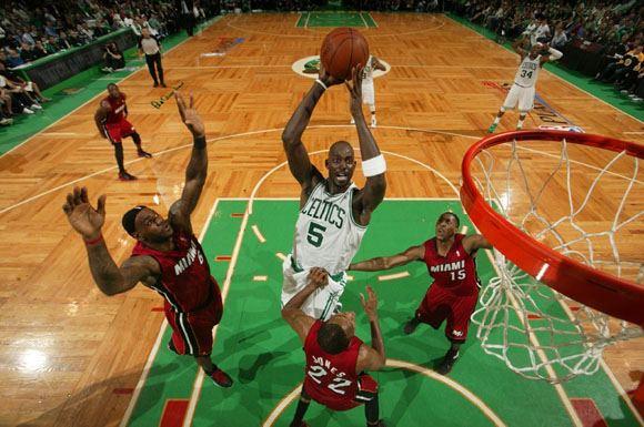 篮球比赛各位置详解,足球场上球员位置详解