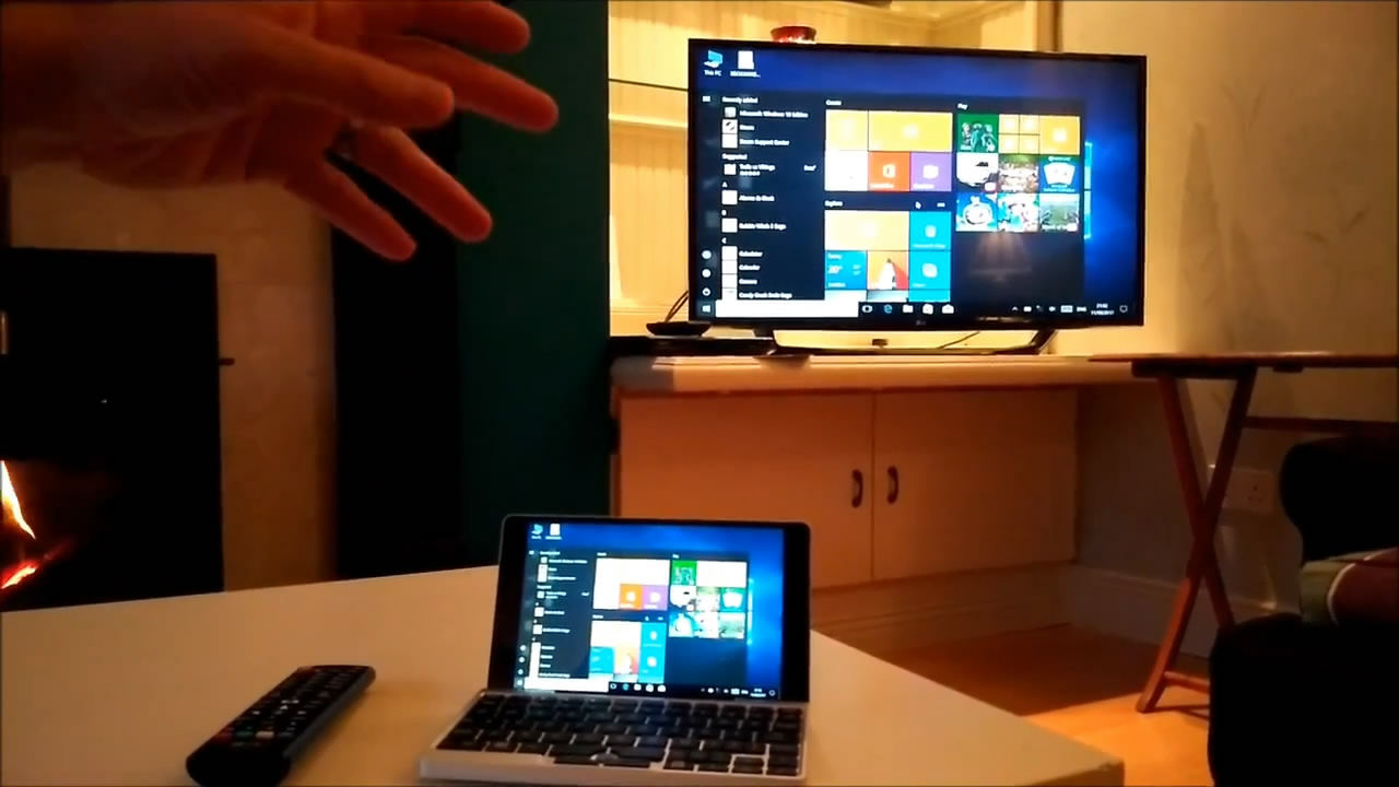 迷你口袋本+无线投影=两台电脑？一边看小米发布会，一边看苹果