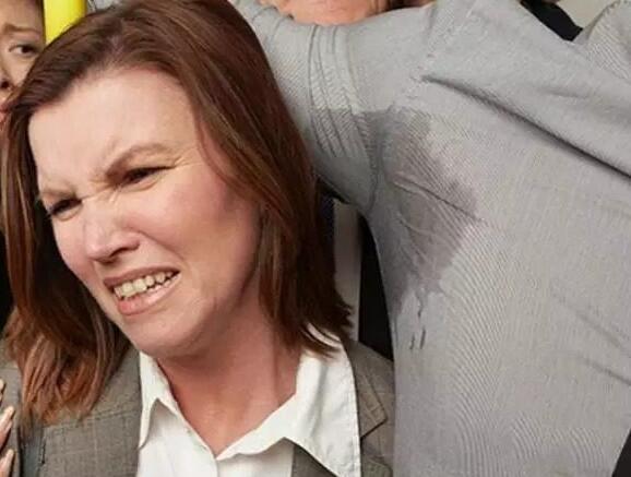 自测有没有腋臭这四种方法要学会,腋臭怎么去除推荐什么手术治疗呢