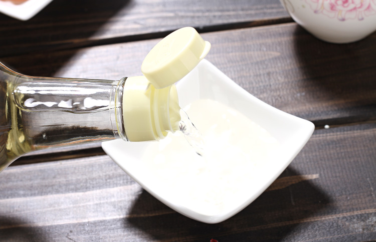 燃气灶油污小苏打清洁,燃气灶油污好打理