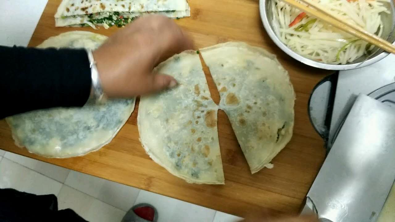 摊煎饼为什么老是摊破,摊煎饼老是烂怎么补救