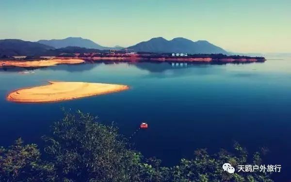 一大一小两个情侣湖，国庆来西域敦煌必经之路，一起秀恩爱吧！