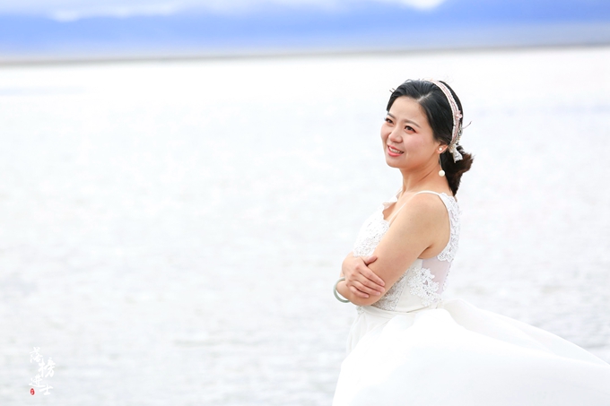 茶卡盐湖的蓝天白云宛如仙境,茶卡盐湖的夜