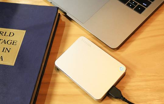 东芝硬盘的“金属狂潮”初体验，商务好搭配