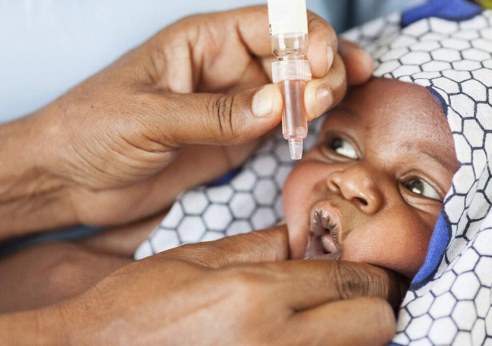 小夫妻皮肤白净，生下的早产宝宝却像非洲黑人，可怜的宝宝怎么了