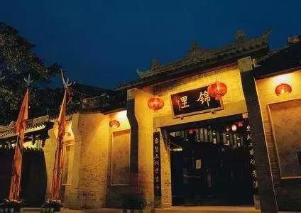 今夜的锦里，浅紫的丁香弥漫