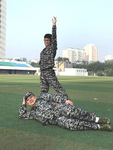 保定技术学院来俩“大叔”级新生:一个41一个36