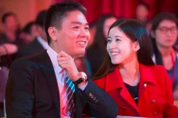 科技大佬喜欢戴啥手表？这位美女出手亮了