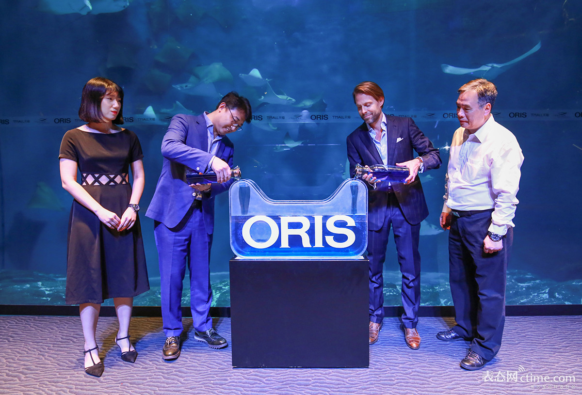 鐖嗘鎬т环姣旀渶楂樼殑闃叉按鎵嬭〃,鑻规灉娼滄按琛ㄥ灏戦挶