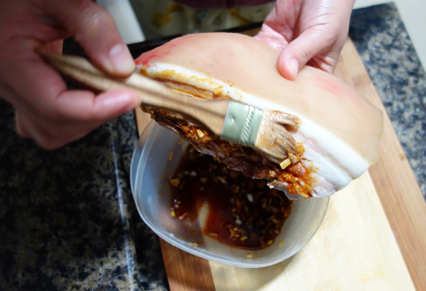 吃货手工制作大全视频,正宗广式脆皮烧肉的制作全过程