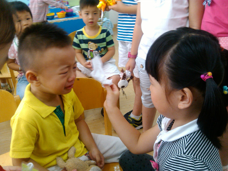 孩子说不想上幼儿园睡午觉怎么办,家长如何安抚刚上幼儿园宝宝情绪