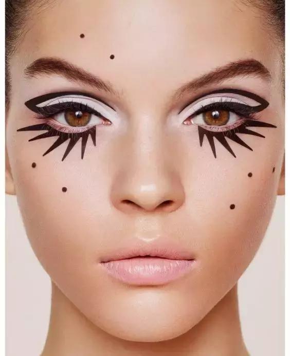 怎样涂睫毛膏又卷又翘,如何涂睫毛膏视频教程