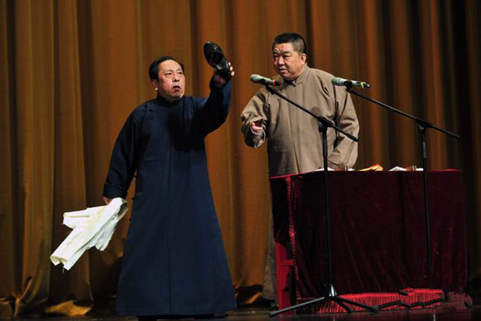 侯耀文坦言12岁的时候第一次登台,侯耀文的大师兄