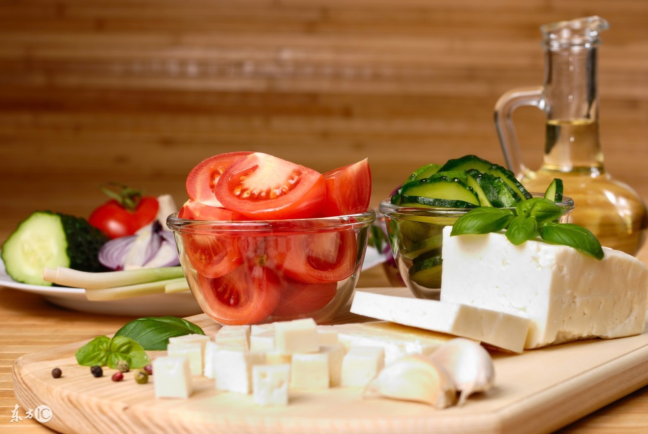 月经颜色发黑怎么调理女性,中年女性例假血量少颜色发黑