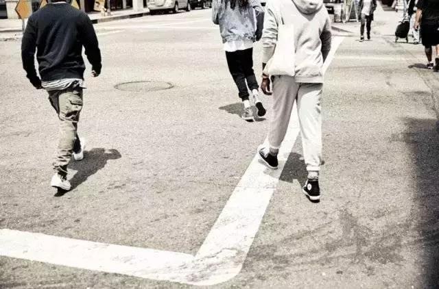 yeezy潮鞋推荐男学生,潮人夏季必入的鞋款yeezy椰子380