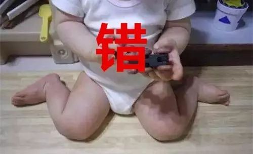 警惕！这2种坐姿，可能导致宝宝驼背、罗圈腿、内八字……
