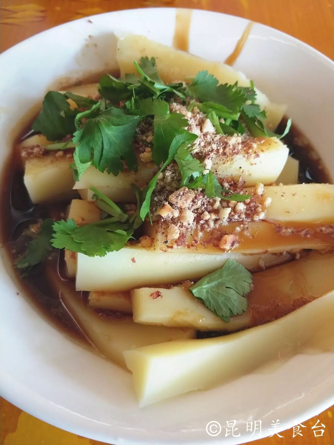 昆明捞鱼河公园万株野花如期绽放，国庆节踩烂2张共享单车也得去