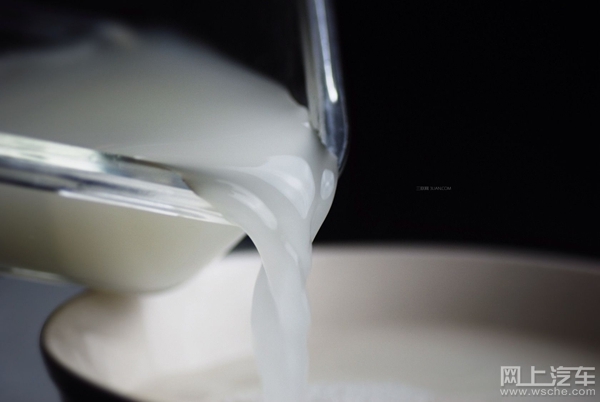 狗狗老在轮胎上尿尿危害大吗,狗狗老在轮胎上撒尿有什么药吗