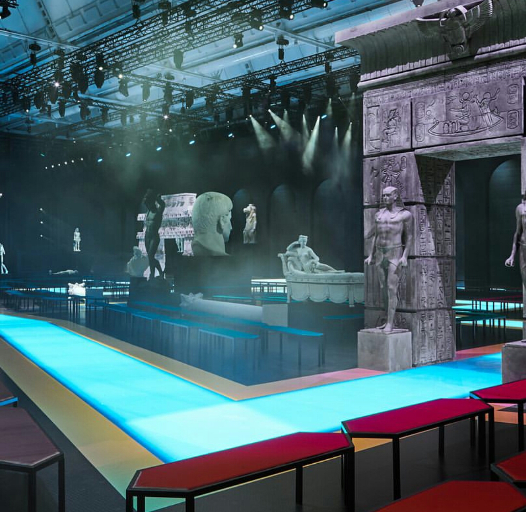 米兰时装周gucci直播外场,米兰时装周gucci三叶草