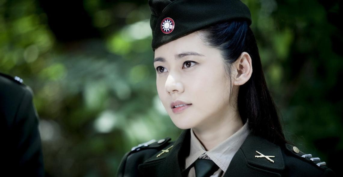 被亲生父母抛弃被养父母虐待完整,被父母抛弃的她