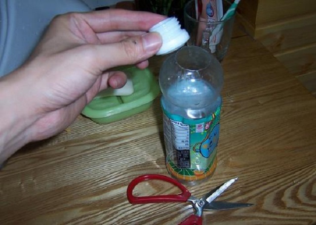 洗衣机地漏冒了一节出来,为什么洗衣机地漏里老有水