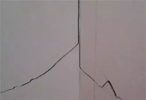 装修后瓷砖开裂怎么办,瓷砖贴墙不久开裂的原因