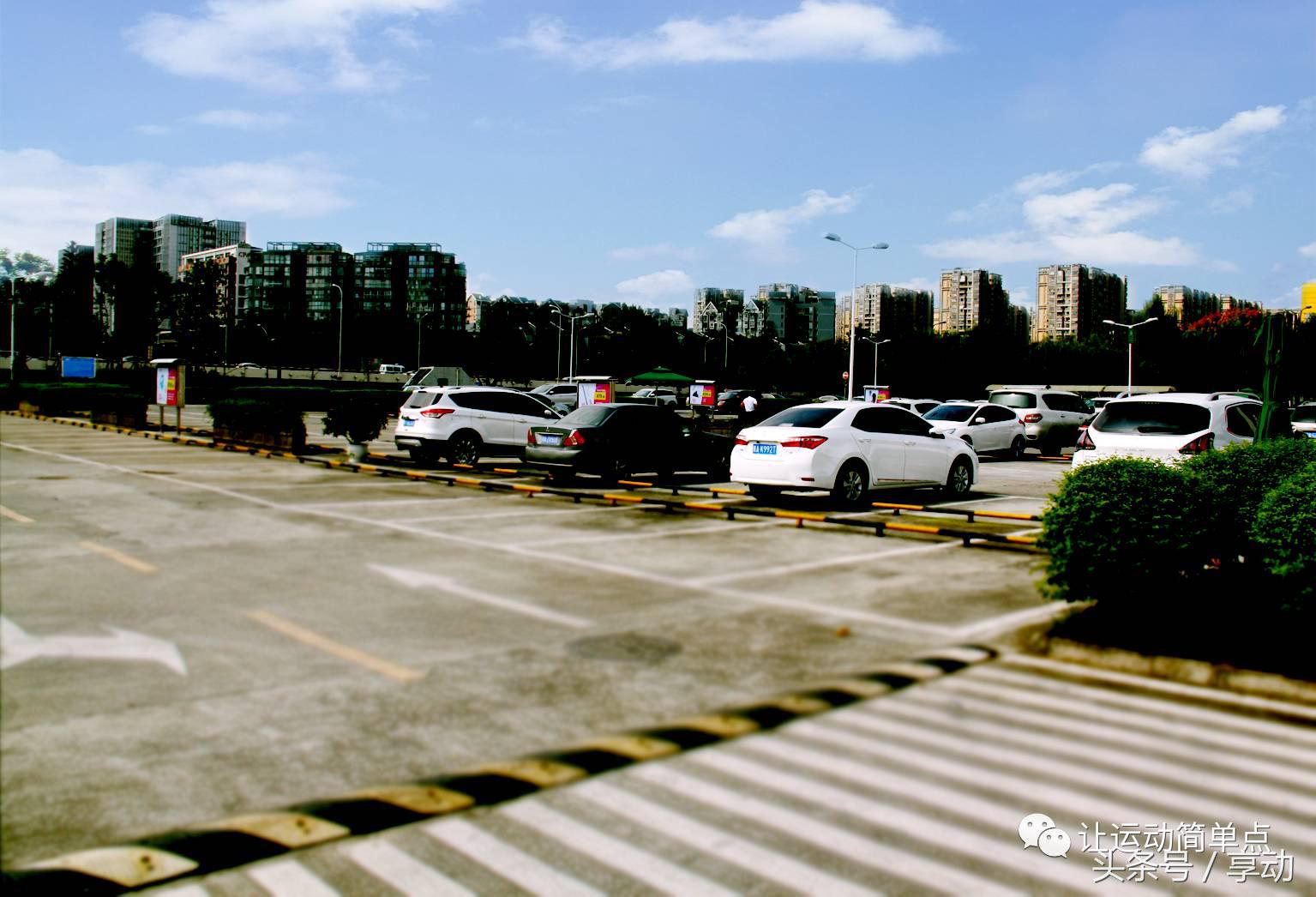 新亚洲室外篮球场,迪卡侬篮球场