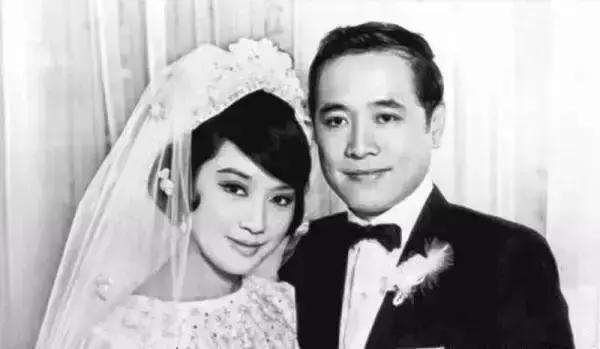 香港演员李若彤与丈夫,小龙女香港老公