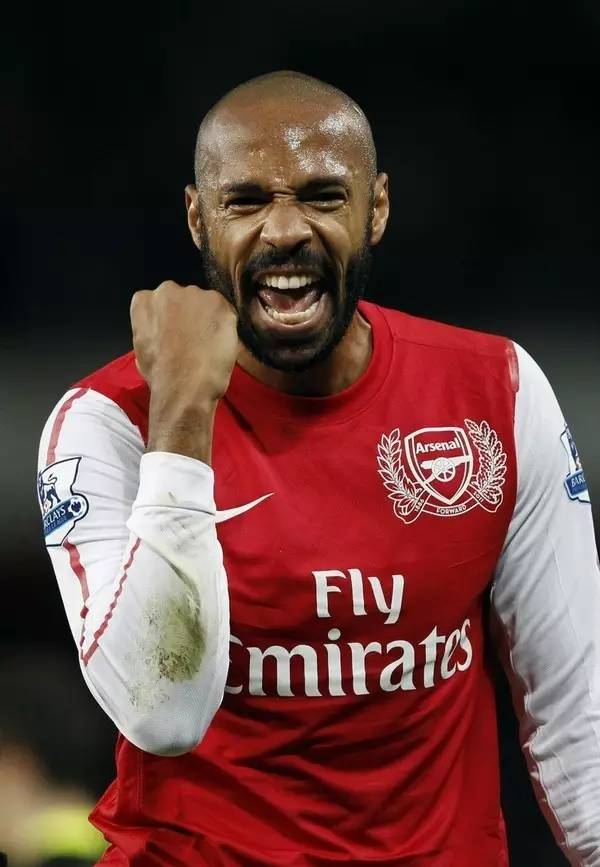 足球迎来了一个最让人遗憾的告别,足球那些感人的事