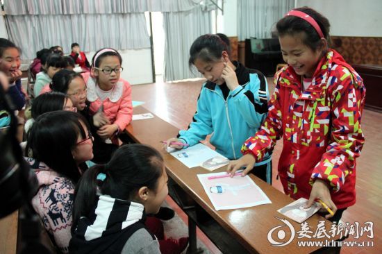 怪叔叔把手揣裤兜里了怎么办,防性侵知识进校园