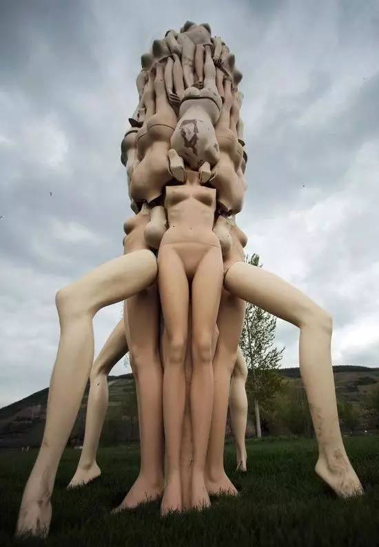 世界十大奇葩的雕塑,节操碎一地图片
