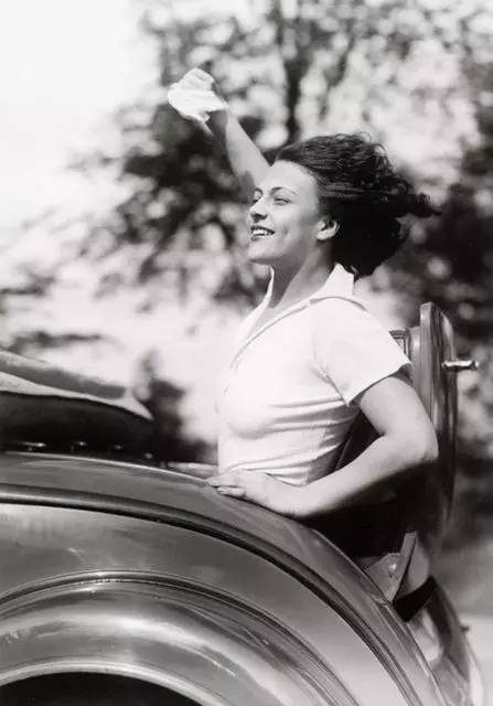 要看见自由和快乐，就不会让痛苦毁掉梦想