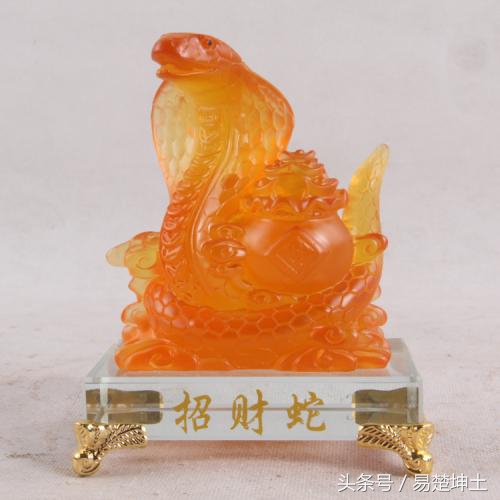 9月26日星期二天秤座,《*合六**》值日百事吉,生肖蛇—鸡—猪大吉利