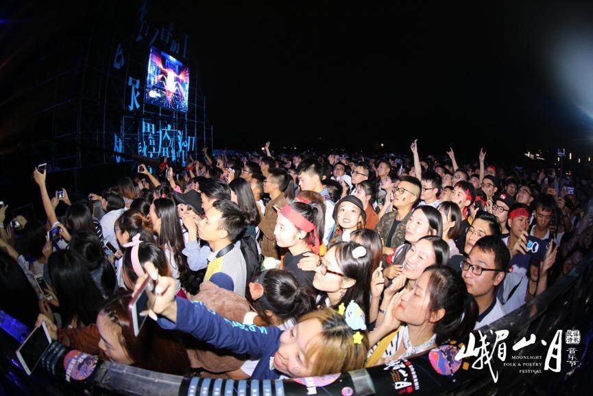 峨眉山音乐节,峨眉山月民谣音乐节直播