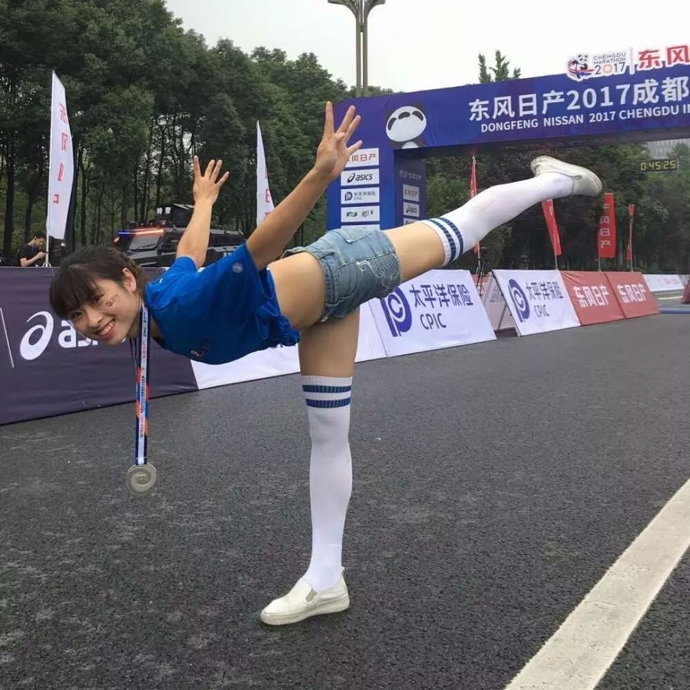 成都女子马拉松比赛视频,国际女子马拉松视频
