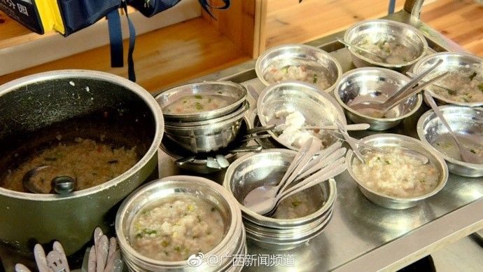 幼儿园呕吐发烧事件,孩子幼儿园发生集体呕吐事件