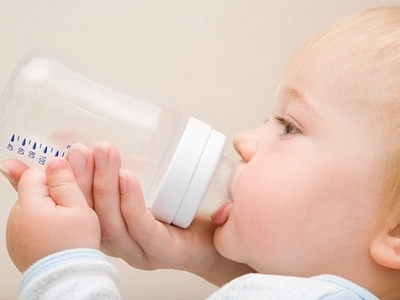 选奶嘴是流速还是奶嘴大小,选液态硅胶的奶嘴