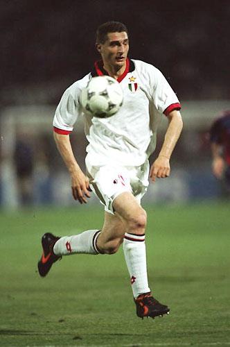 回顾当年火爆的意甲赛场,那些年的意甲球员们