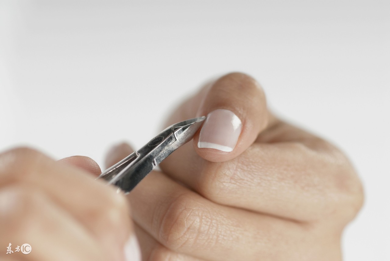 脚上灰指甲会传染给同伴吗,怎么防止灰指甲传染其他指甲