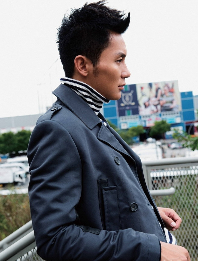 19岁出道，抱得美人归，转型当导演新作媲美《战狼2》成人生赢家