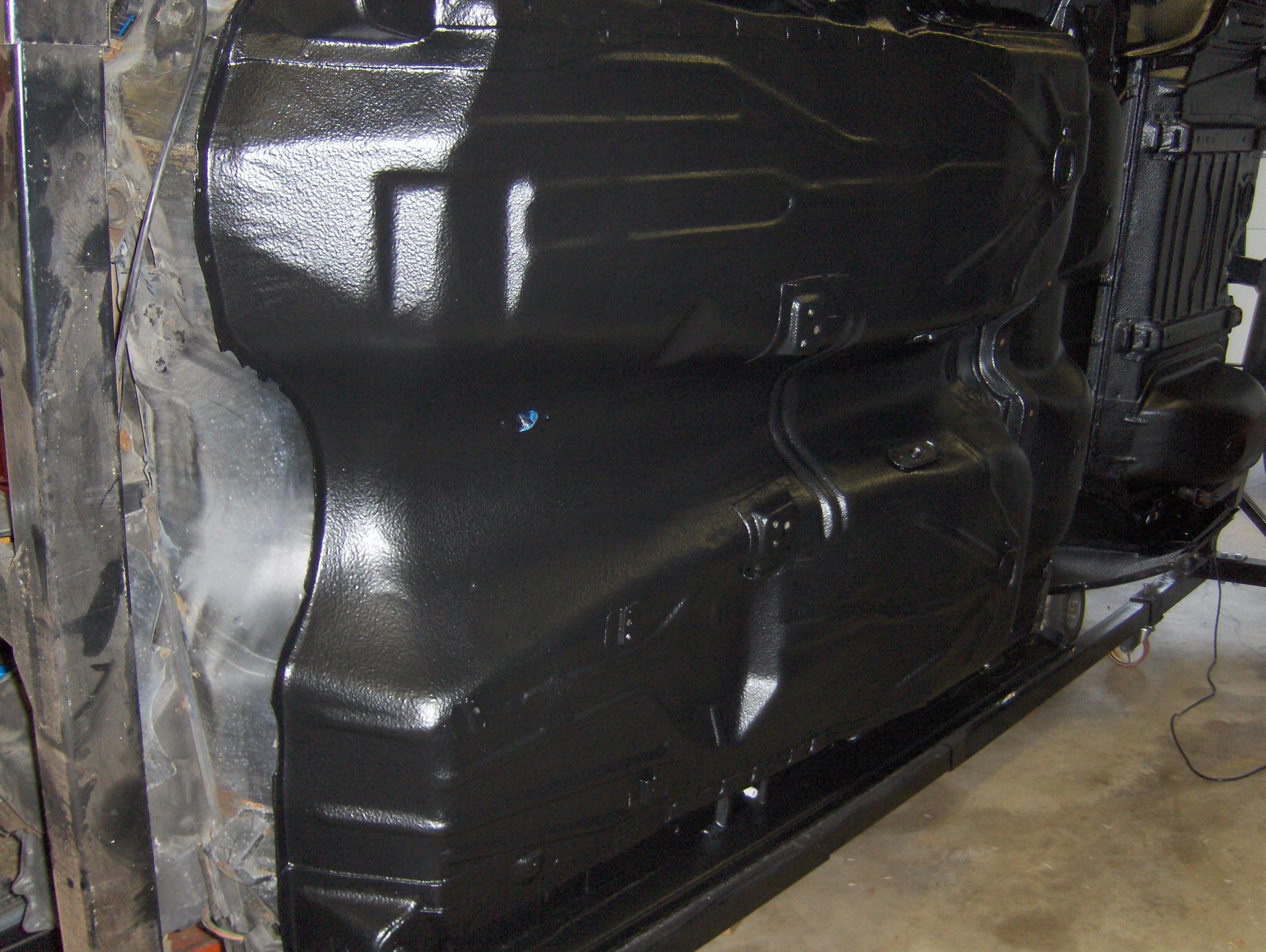 亚洲龙要不要喷底盘装甲,探界者要不要做底盘装甲