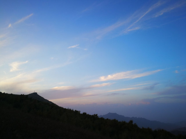 希望以后有时间可以一起去露营,我们还有机会一起去爬山吗