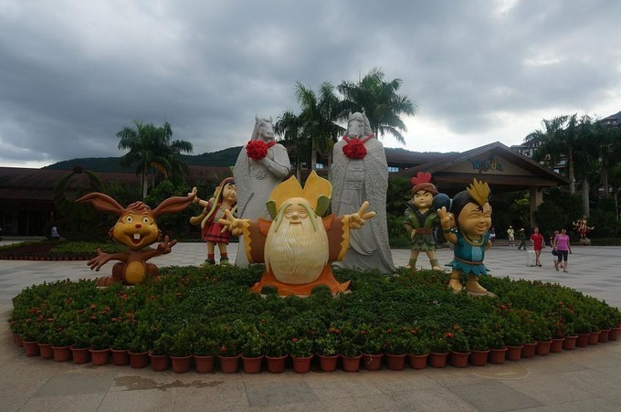 在三亚的沙滩上晒太阳,三亚海边晒太阳