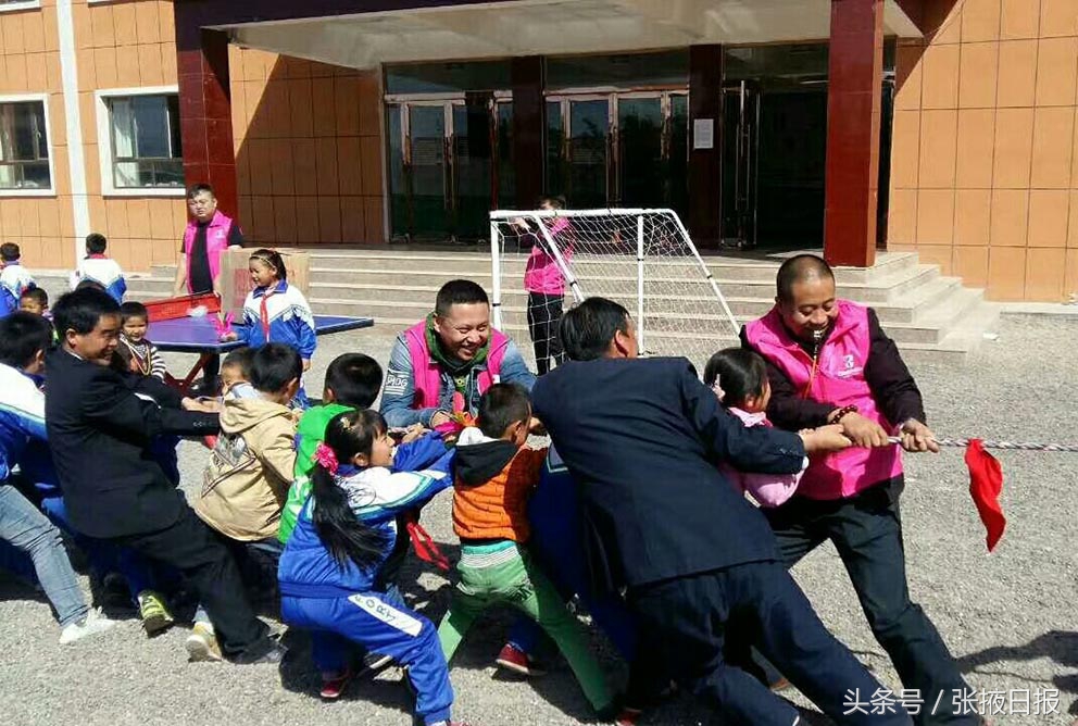 暖流志愿者,志愿者慰问贫困学生送爱心送温暖