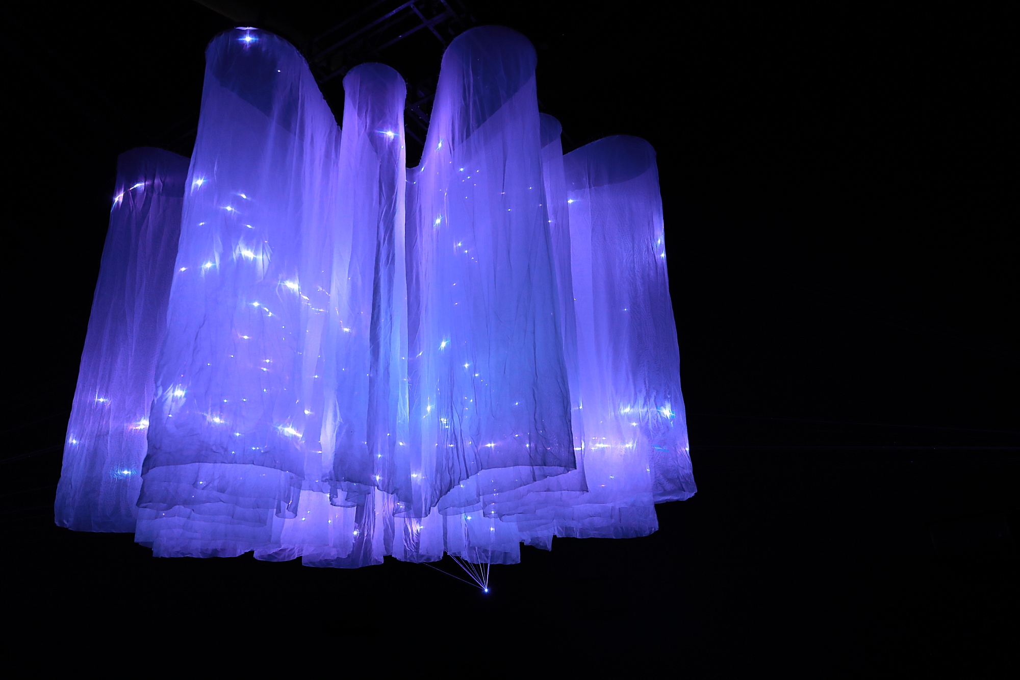 德国老程序员拿块“蚊帐布”,用代码创造最美的“云纱”艺术