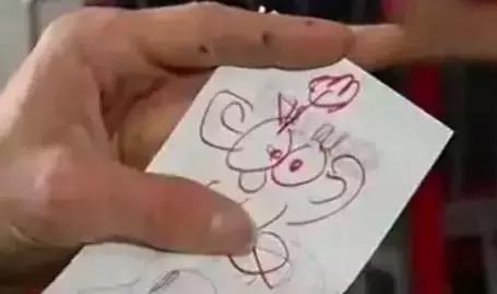 他是一名超市检票员,却依靠神奇画风,给大家带来快乐